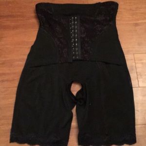 Black Lace Short Girdle
